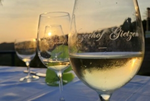Glas im Sonnenuntergang Rabenlay 454x304